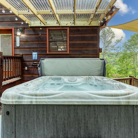 Trout N' About Your Blue Ridge Mountains Retreat, Hot Tub + Game Room! Ellijay Buitenkant foto